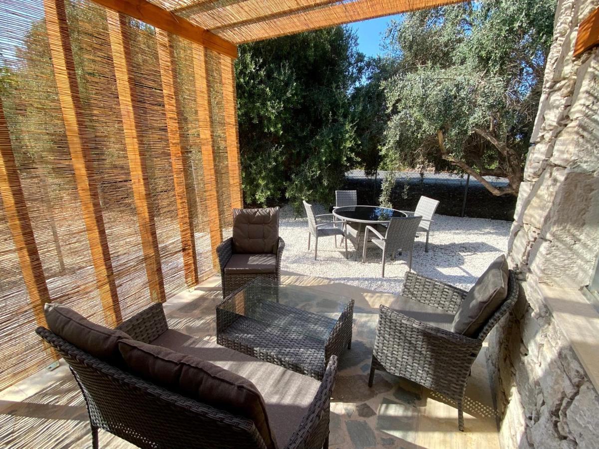 Ammos Luxury Suits And Residences Peyia Esterno foto