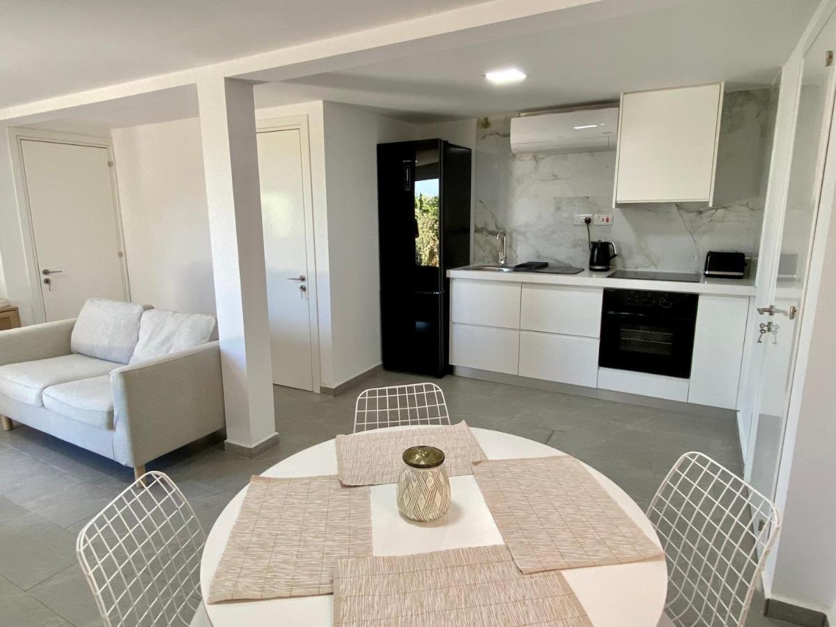 Ammos Luxury Suits And Residences Peyia Esterno foto