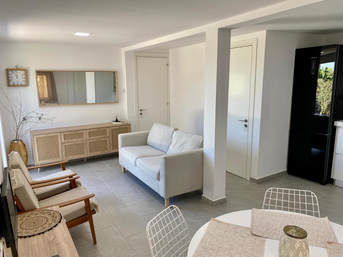 Ammos Luxury Suits And Residences Peyia Esterno foto