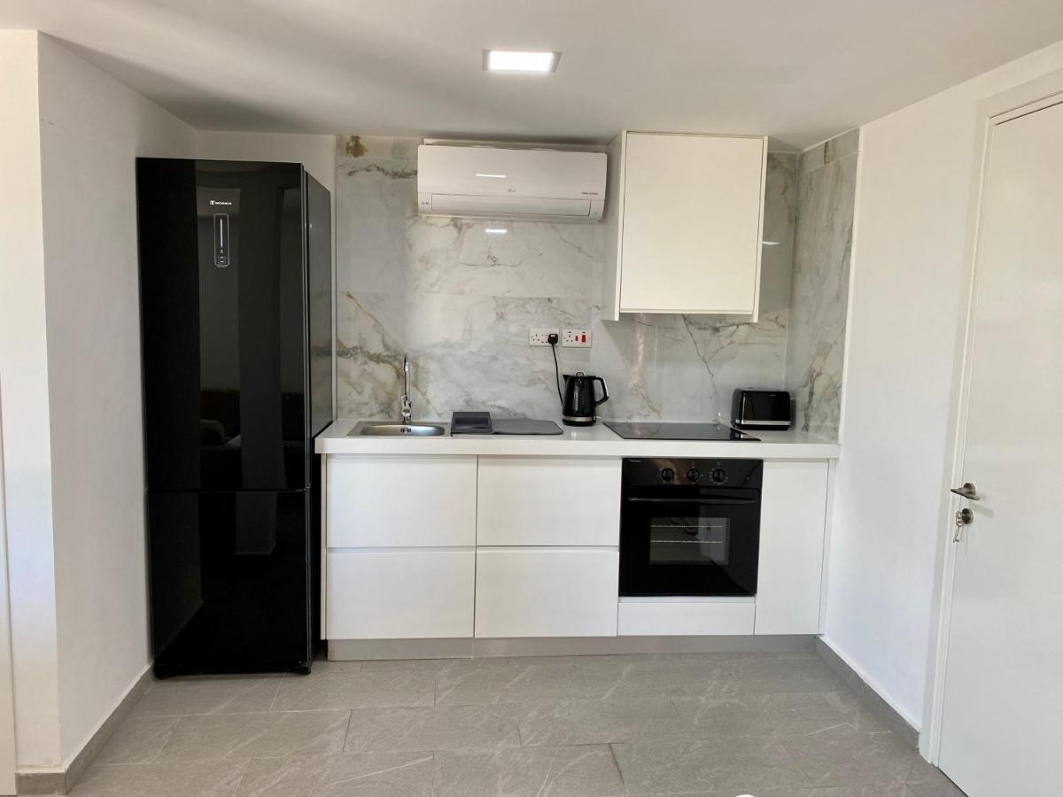 Ammos Luxury Suits And Residences Peyia Esterno foto