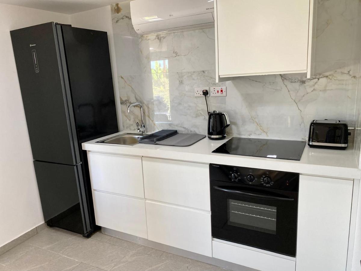 Ammos Luxury Suits And Residences Peyia Esterno foto
